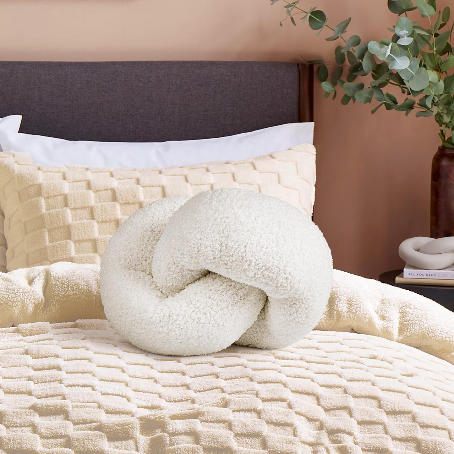 AELS 3D Chain Link Decorative Throw Pillow, 17.7" Accent Knot Pillow for Couch, Living Room and Bedroom, Mid Century Mordern Home Decor, Cream White