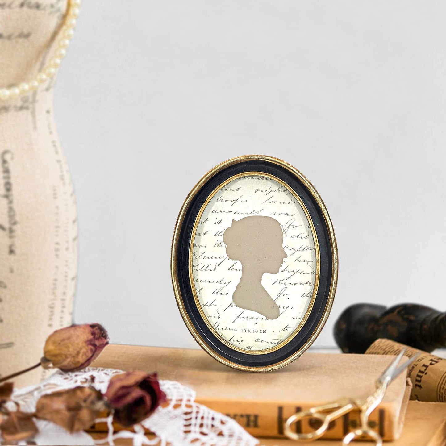 AELS 2.5x3.5 Inch Small Wallet Size Vintage Picture Frame, Elegant Antique Mini Photo Frames with Glass Front, Photo Display, Tabletop Wall Hanging, Gift Ideas, Black Oval with Gold Trim