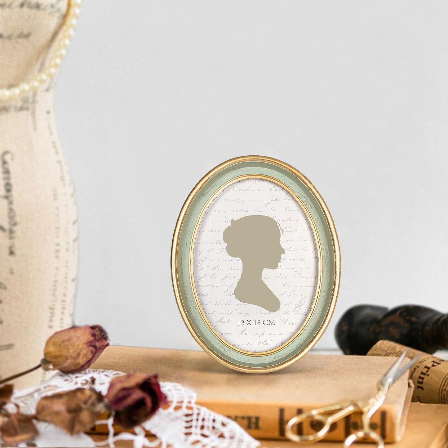 AELS 2.5x3.5 Inch Small Wallet Size Vintage Picture Frame, Elegant Antique Mini Photo Frames with Glass Front, Photo Display, Tabletop Wall Hanging, Gift Ideas, Black Oval with Gold Trim