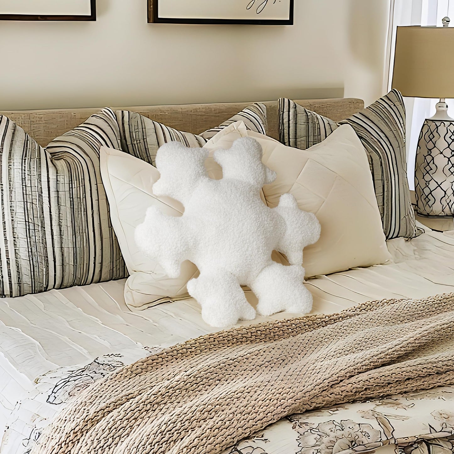 AELS 21.6 Inches Tufted 3D Snowflake Christmas Decorative Throw Pillow, Cute Winter Plush Throw Pillow, Living Room Bedroom Nursery Decor, Christmas Decoration