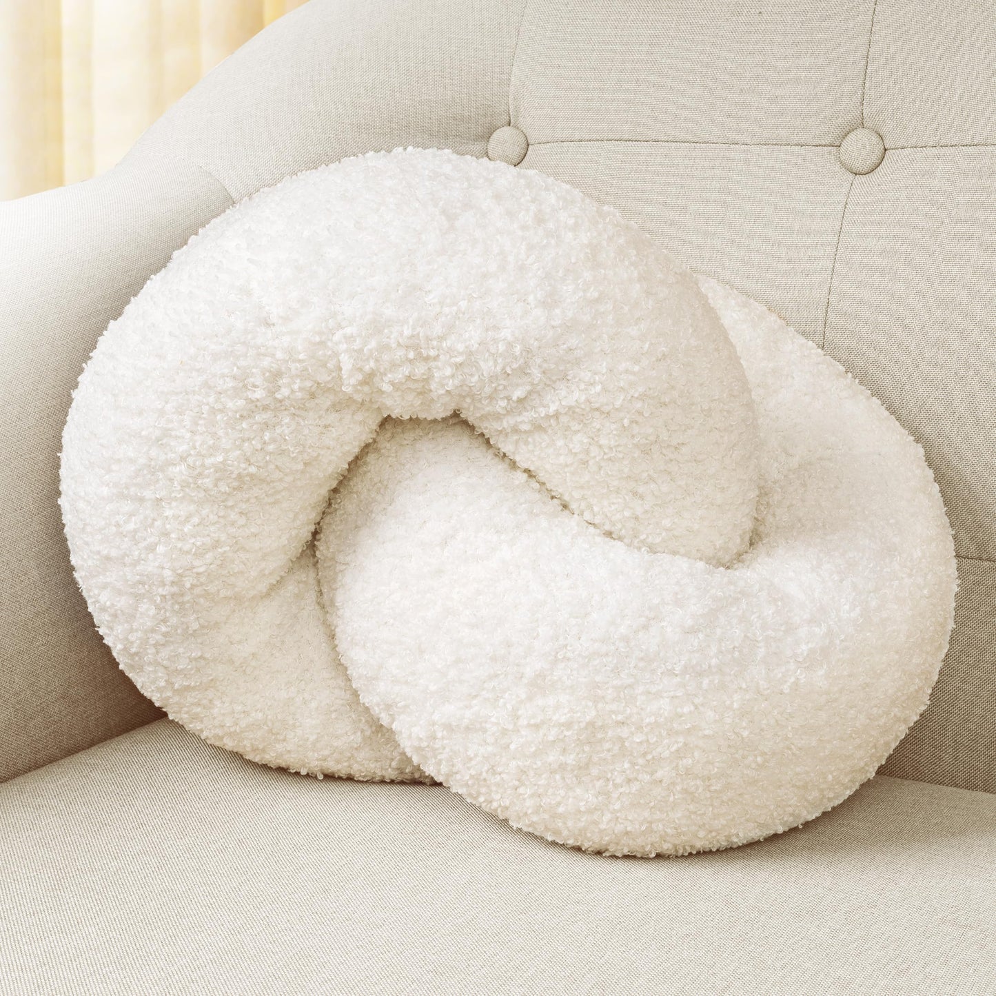 AELS 3D Chain Link Decorative Throw Pillow, 17.7" Accent Knot Pillow for Couch, Living Room and Bedroom, Mid Century Mordern Home Decor, Cream White
