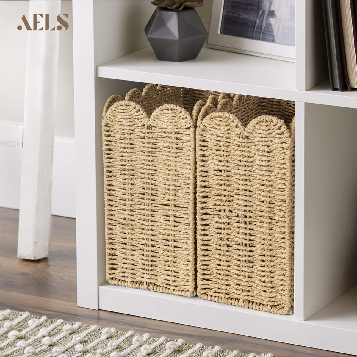 AELS Woven Natural Fibre Magazine Holder, Scalloped Edge Floor Magazine Rack, Hand-woven Organizer, Boho Modern Farmhouse Book Basket, File Newspaper Mail Holder for Office
