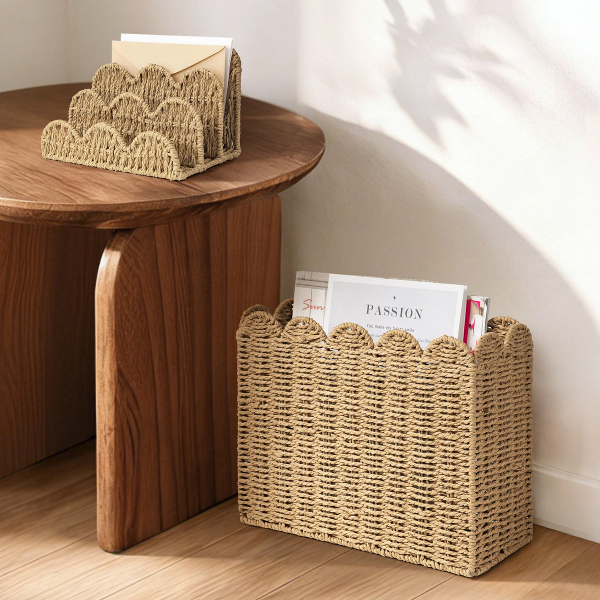 AELS Woven Natural Fibre Magazine Holder, Scalloped Edge Floor Magazine Rack, Hand-woven Organizer, Boho Modern Farmhouse Book Basket, File Newspaper Mail Holder for Office